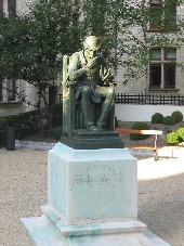 Louis XI à Bourges par Jean Baffier
